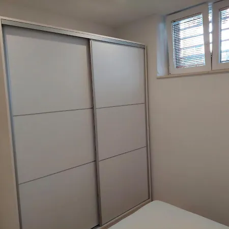 Lutikano 스플리트